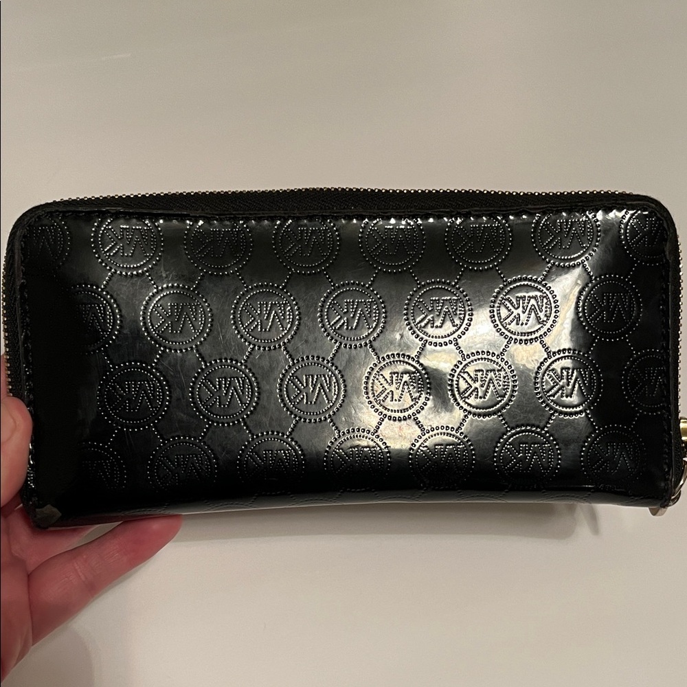 Michael Kors Shiny Black Patent Leather Logo Wallet with Gold Accents Full Zip - Picture 2 of 16